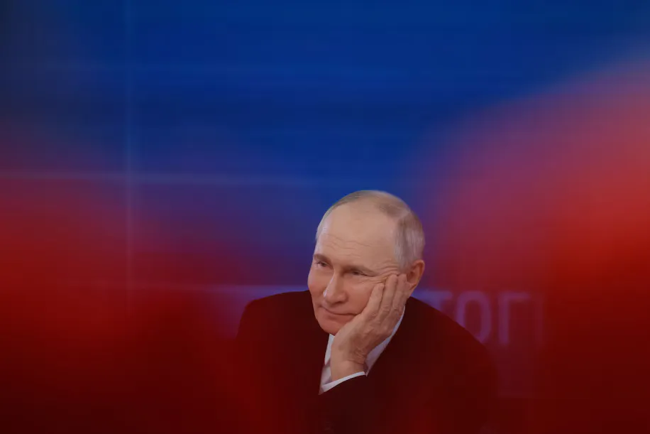 Путін каже, що врятував Росію, але рік криз свідчить про хитке становище Москви